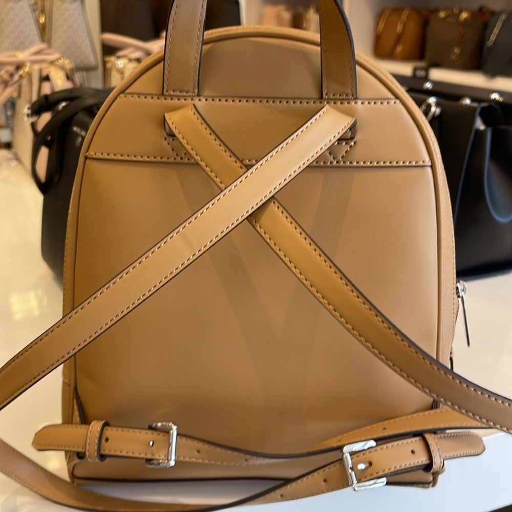 MICHAEL KORS Rhea Medium Pebbled Leather Zip Backpack
PEANUT
NWT MK - Picture 14 of 16